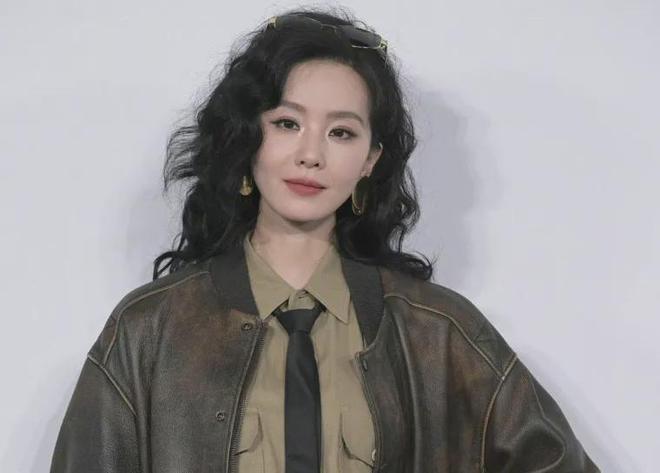 《VOGUE》杂志内涵明星！势利眼、抢压轴，热巴杨幂隔空躺枪