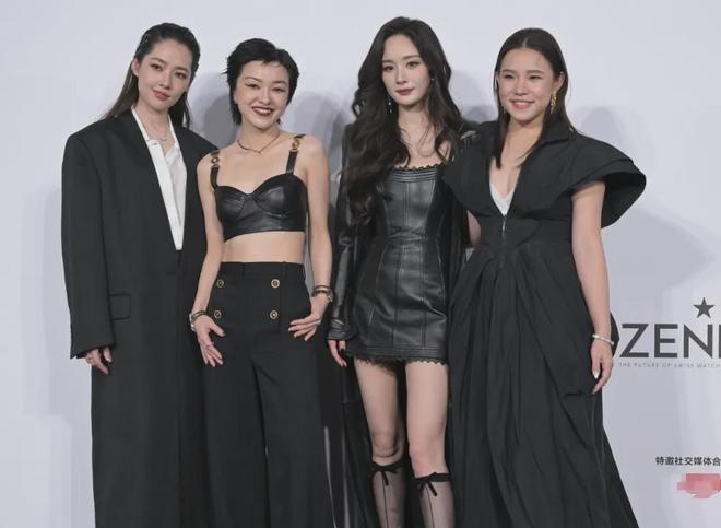《VOGUE》杂志内涵明星！势利眼、抢压轴，热巴杨幂隔空躺枪