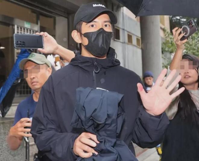 又嫁错人？贾静雯老公过往争议被扒，催生四胎还和老婆闺蜜搞暧昧