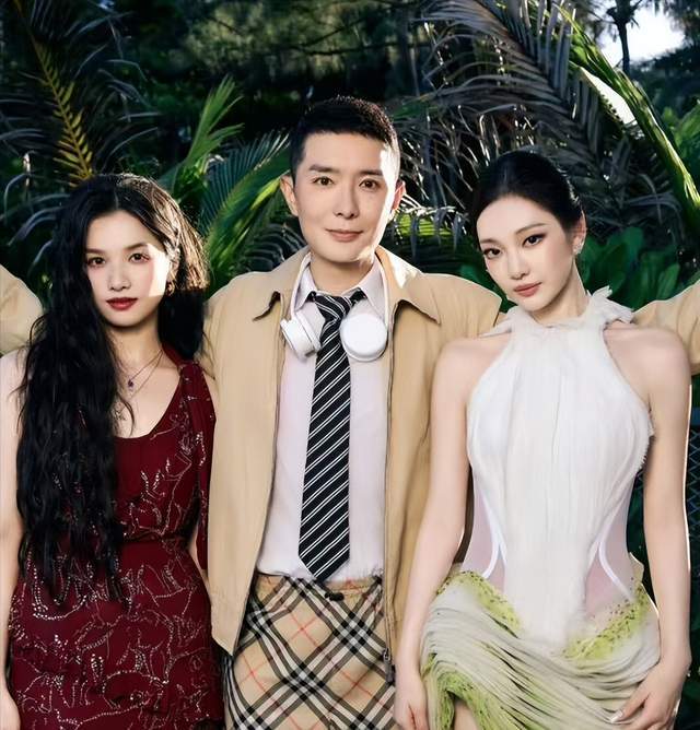 VOGUE热捧刘亦菲被反噬，20周年众多大咖不出席，场面太尴尬！