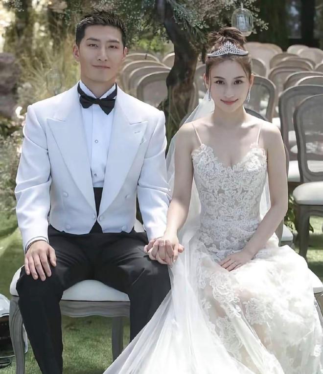 窦骁何超莲反转不断？婚前协议婚礼费用成疑云，IP同在北京未合体