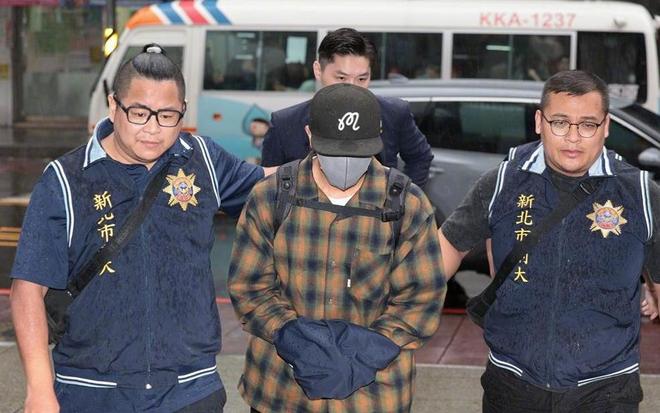 柯佳嬿老公逃兵役后续，一下飞机就被拘，经纪公司取消工作配合