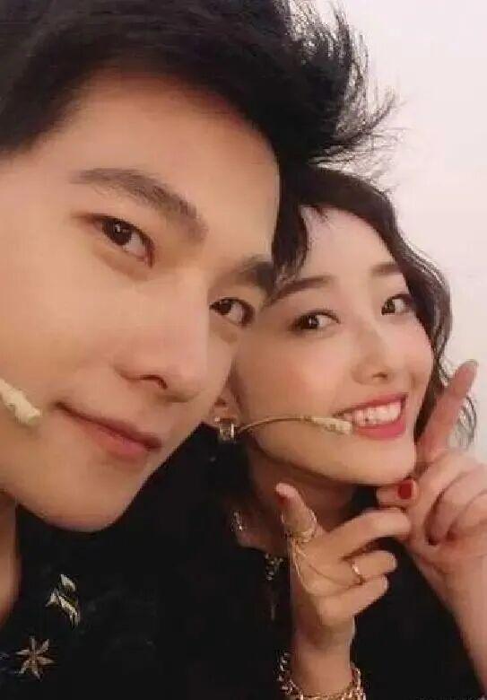 杨洋蒋梦婕恋情？辛芷蕾明讽黄磊？田栩宁耍大牌罢工？周峻纬歪屁股洗白了？转型男爱豆厌女PUA？
