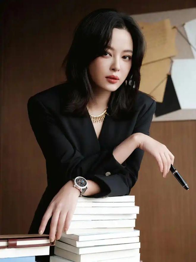 杨洋蒋梦婕恋情？辛芷蕾明讽黄磊？田栩宁耍大牌罢工？周峻纬歪屁股洗白了？转型男爱豆厌女PUA？
