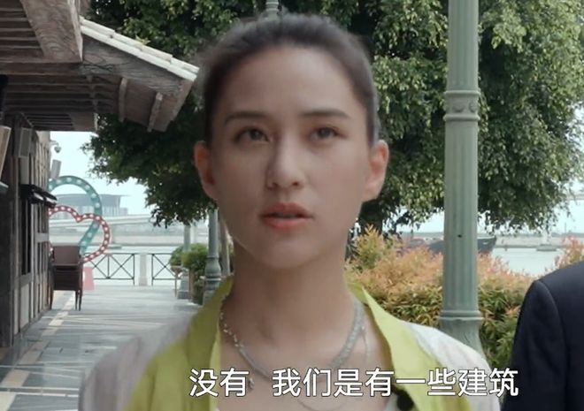 港媒曝光何超莲家中资产分配，签不签婚前协议，窦骁都捞不到好处