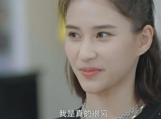 港媒曝光何超莲家中资产分配，签不签婚前协议，窦骁都捞不到好处