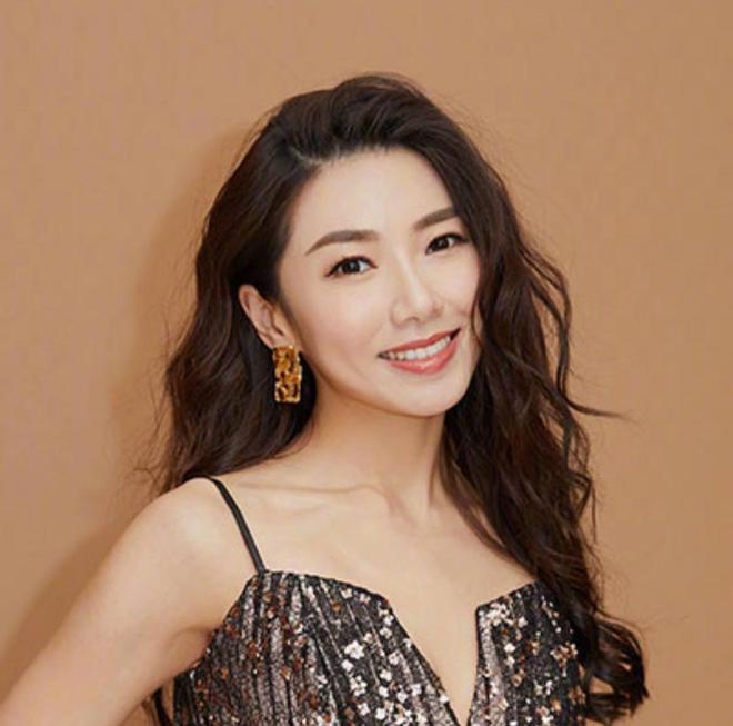 自称窦骁前女友发声！内涵他目的性极强爱交富家女，很理解何超莲