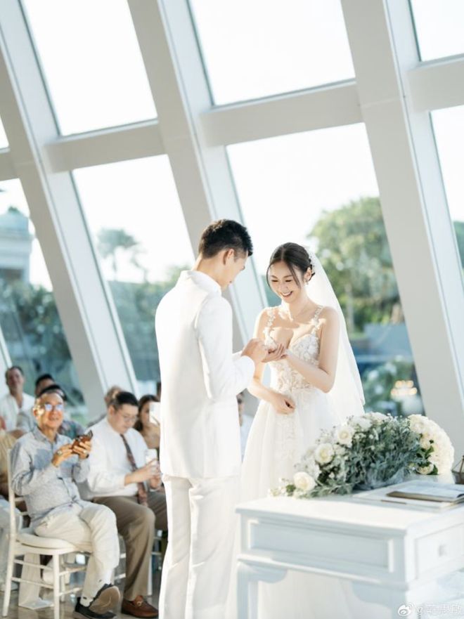 与汪小菲约会的8亿拿督千金再婚了，庄思敏的抓马人生……