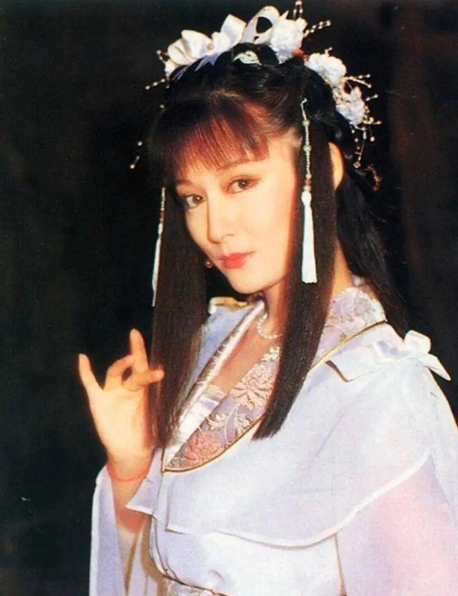 76岁潘迎紫冻龄上热搜，娱乐圈“不老女神”还有她们……
