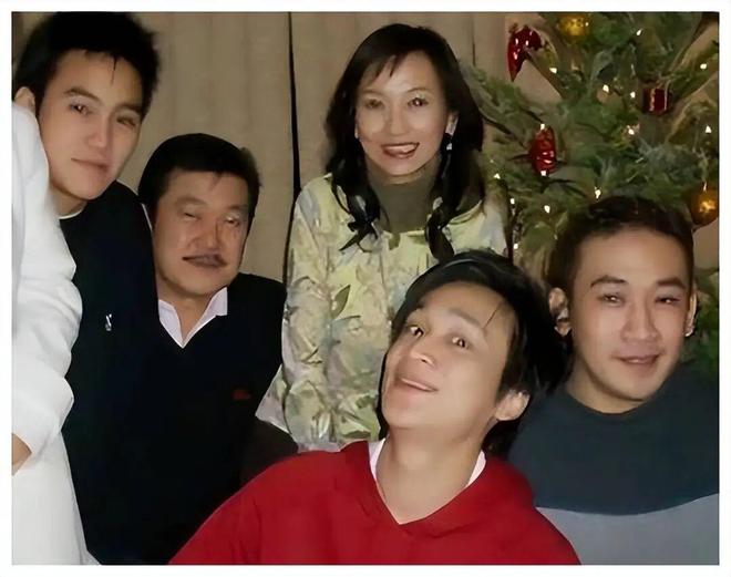 76岁潘迎紫冻龄上热搜，娱乐圈“不老女神”还有她们……