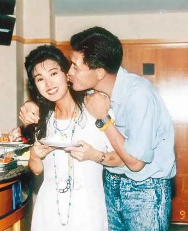 76岁潘迎紫冻龄上热搜，娱乐圈“不老女神”还有她们……