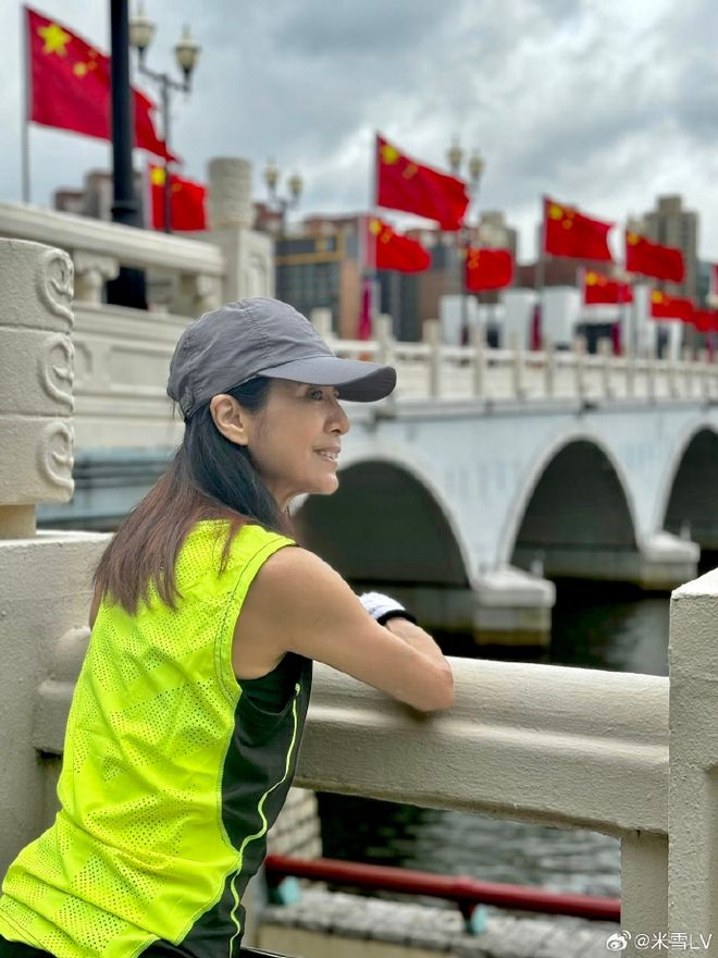 76岁潘迎紫冻龄上热搜，娱乐圈“不老女神”还有她们……