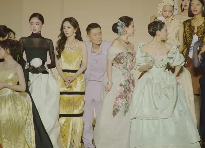 85花争锋名场面！刘亦菲杨幂同框互不搭理，一人压轴一人抢第一