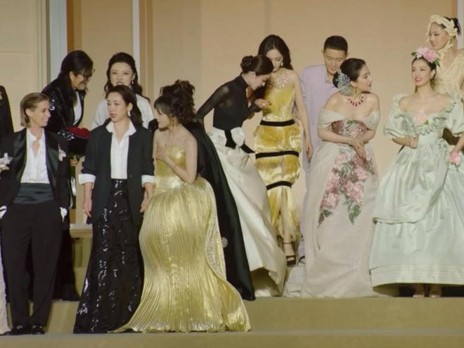 VOGUE大合影把我看哭了：娜扎一把拉过杨幂！这波操作比C位更吸睛