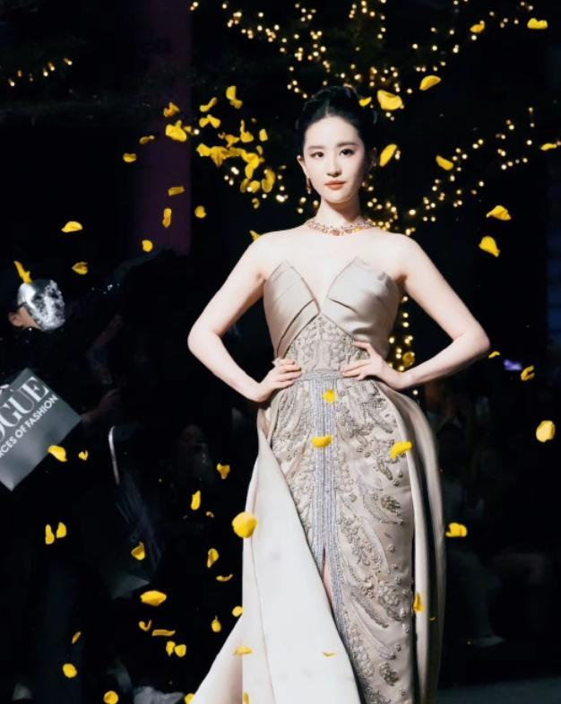 VOGUE盛典还没开就卷起出发图了？刘亦菲张婧仪戚薇，你最pick谁