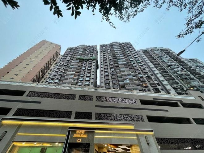 深藏不露！出道8年，狂扫5套香港豪宅，他才是娱乐圈真正的隐形楼王！