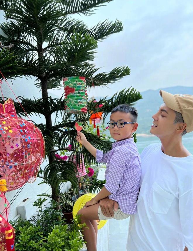 深藏不露！出道8年，狂扫5套香港豪宅，他才是娱乐圈真正的隐形楼王！