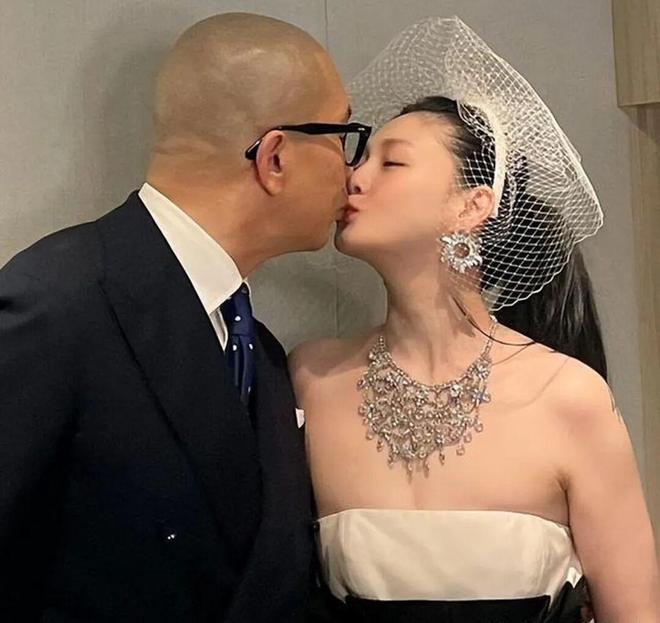 她复出拿奖，这次没人笑得出来