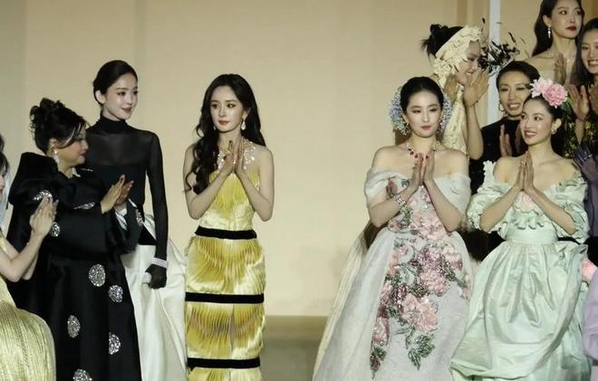 对钟楚曦C位审判该停了，站位是啥大事吗？对女生集体围剿合适吗