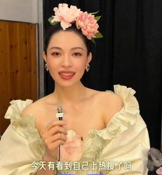 对钟楚曦C位审判该停了，站位是啥大事吗？对女生集体围剿合适吗