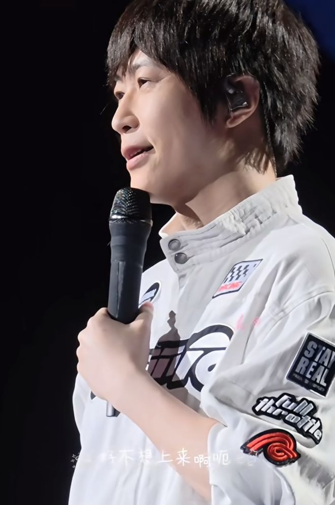 五月天力捧台独艺人惹争议！暖场演出歌迷无声抗议，阿信上台卖惨