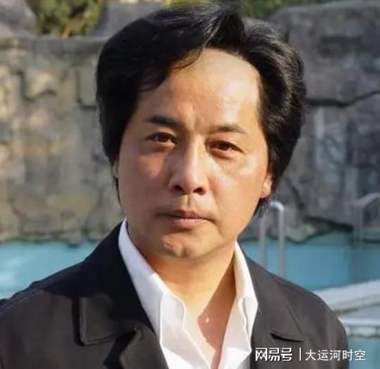 扮演毛泽东女特型演员大火后，丈夫反感：毛主席是伟人，她是女人