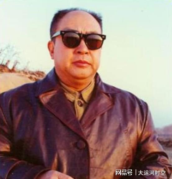 89年，陈毅儿子陈昊苏遇到陈老总特型演员：招呼儿子过来：叫爷爷