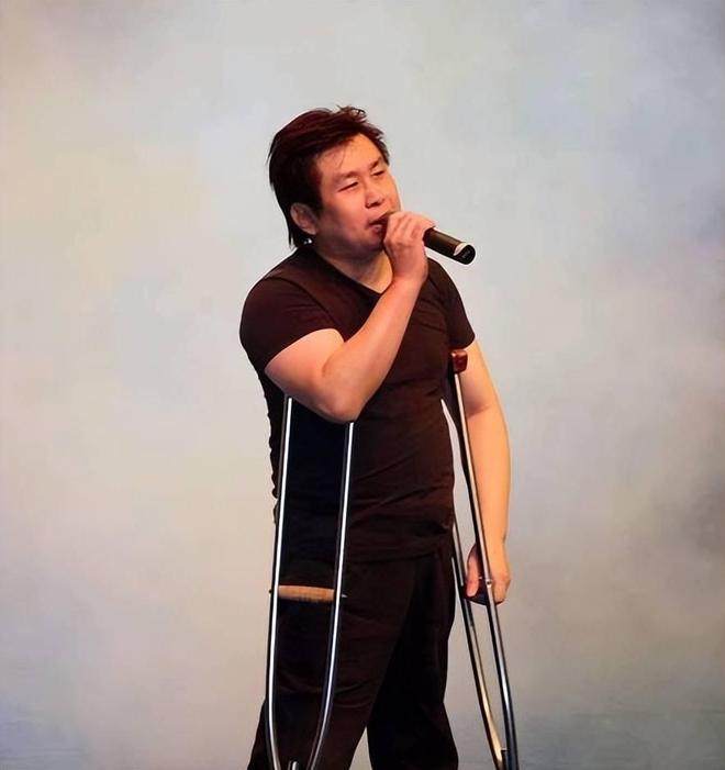 机场监控曝光郑智化道歉：连滚带爬是一时气话，改口夸服务人员好