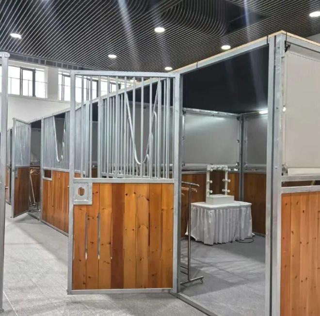 刘亦菲压轴艳压，为何话题却被“她”抢走？