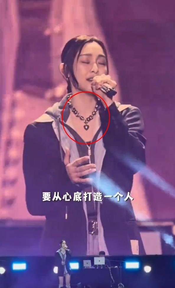 在演唱会上佩戴大S骨灰项链？范玮琪发律师声明，媒体致歉了！