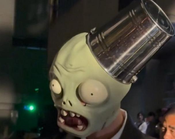 林一的万圣节大作战：从“僵尸”到“浪漫疯子”的惊喜派对