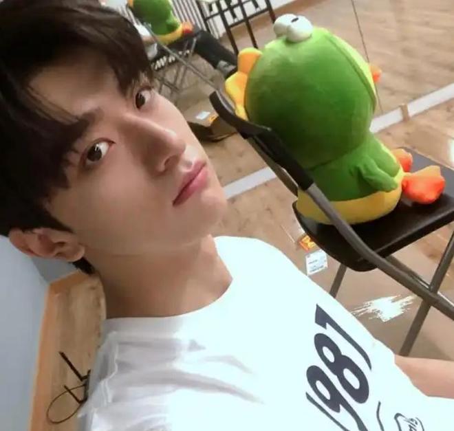 林一的万圣节大作战：从“僵尸”到“浪漫疯子”的惊喜派对