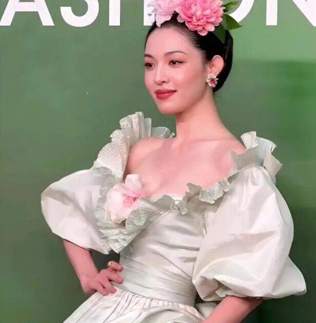 王耀庆回应钟楚曦贴脸开大：口误吃螺丝没内涵没调侃，再不主持了