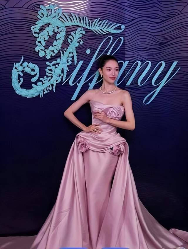 王耀庆回应钟楚曦贴脸开大：口误吃螺丝没内涵没调侃，再不主持了