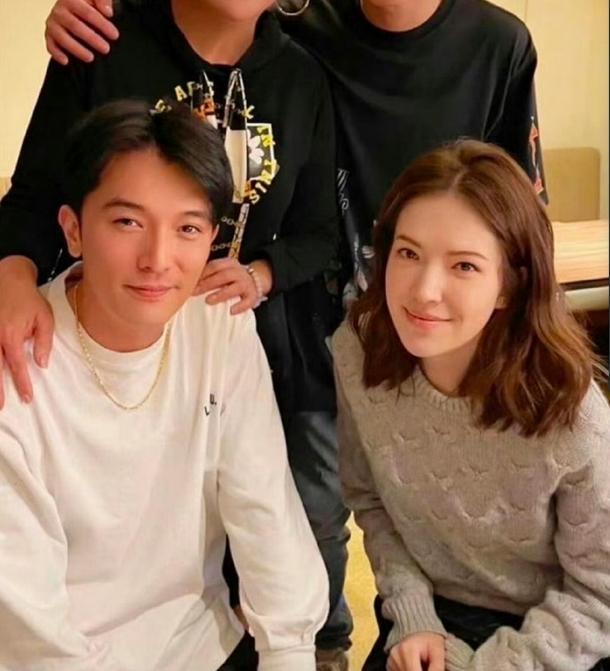 邱泽许玮甯11月补办婚礼，娃刚出生2月，喜帖还没印，已口头邀约