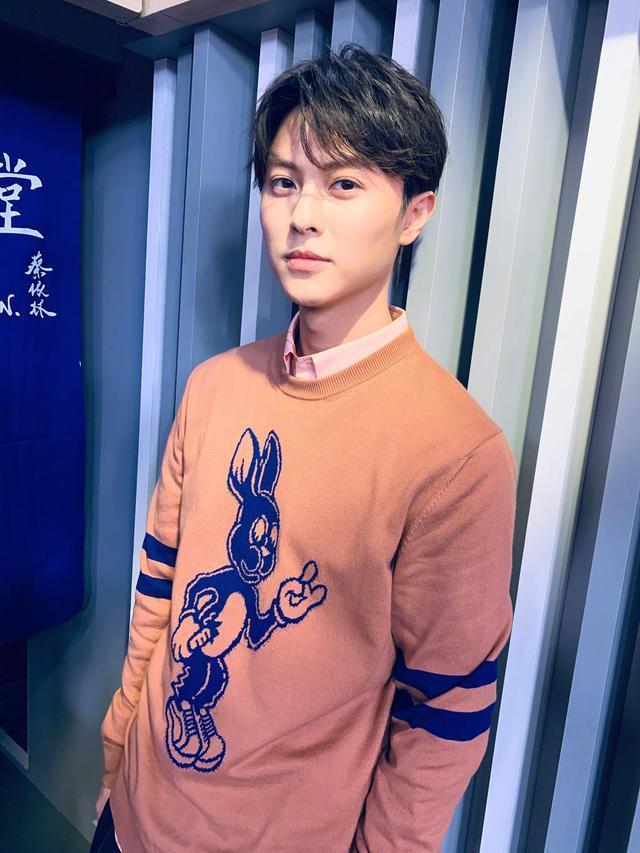 东北插班生男星控诉娇妻出轨王子，女方发文：承认婚变，没出轨