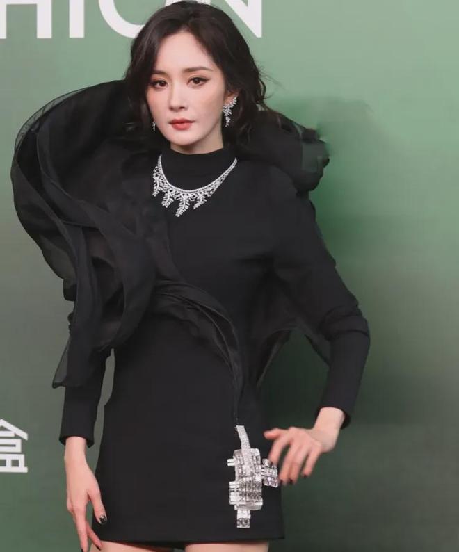 杨幂新剧拿奖，赵丽颖评奖期内颗粒无收，85花top还能争十年