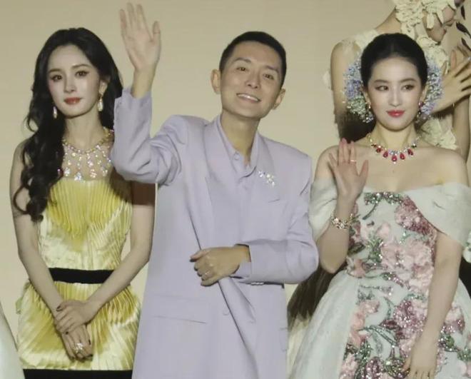 杨幂新剧拿奖，赵丽颖评奖期内颗粒无收，85花top还能争十年