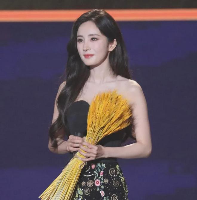 杨幂新剧拿奖，赵丽颖评奖期内颗粒无收，85花top还能争十年