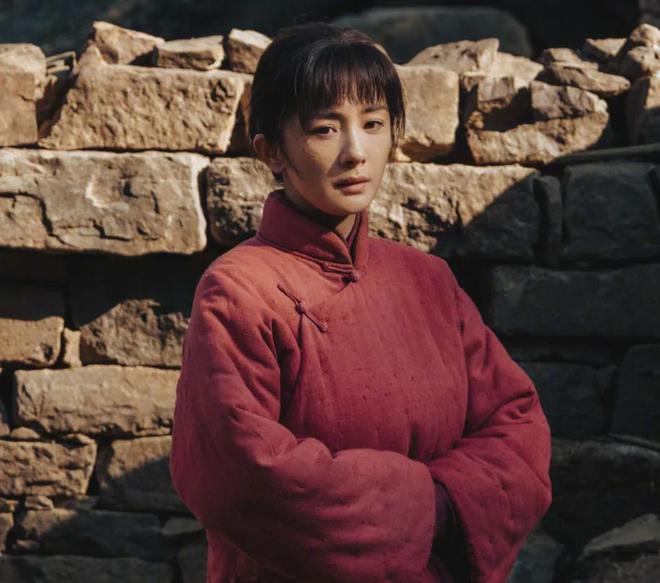 杨幂新剧拿奖，赵丽颖评奖期内颗粒无收，85花top还能争十年