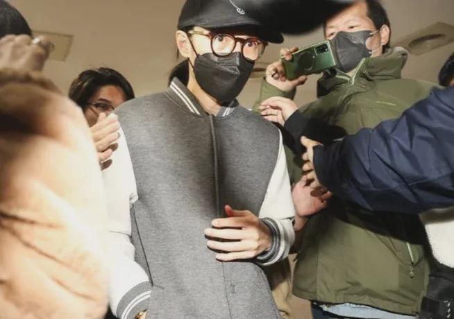 李威命案最新进展！妻子哭诉并不知情被打脸，死者律师：毫无悔意