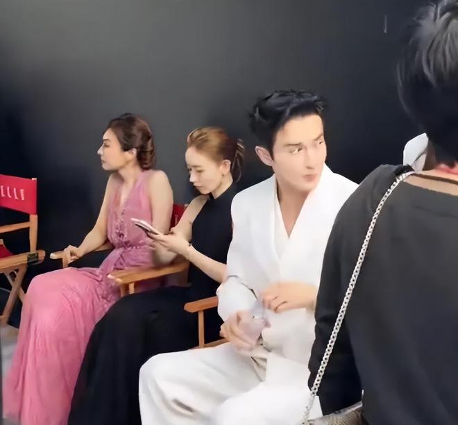 ELLE盛典红毯状况百出，有人摔倒、有人背手像逛大街，秒变菜市场