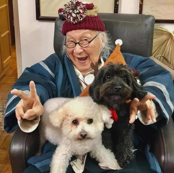 众星悼念许绍雄！赞其敬业乐观戏品好，今年TVB已有7位老戏骨离世