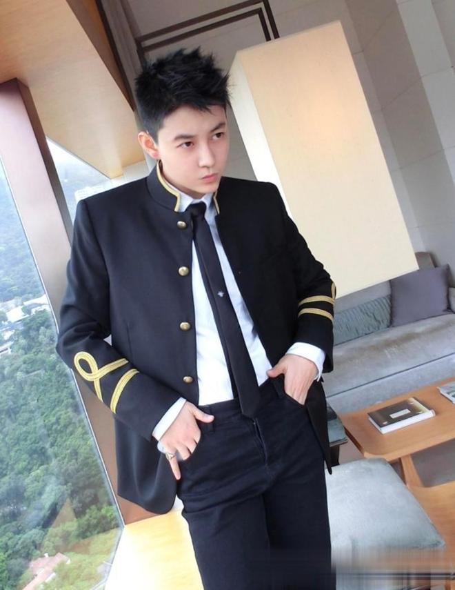 阿娇与皇甫圣华挽手逛街，曾贴脸庆生一同出游，是朋友还是闺蜜？