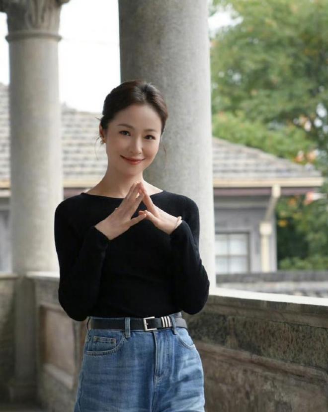 42岁江一燕离婚后，李晟黄英蒋一侨留言鼓励，温暖了半个娱乐圈