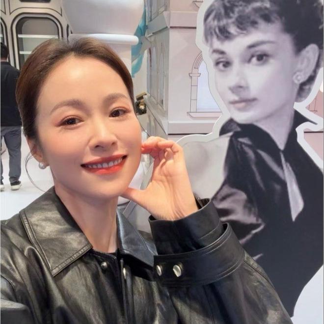 42岁江一燕离婚后，李晟黄英蒋一侨留言鼓励，温暖了半个娱乐圈