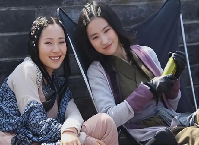 好个回旋镖！江一燕曾吐槽学校不见刘亦菲，如今娱乐圈不见江一燕