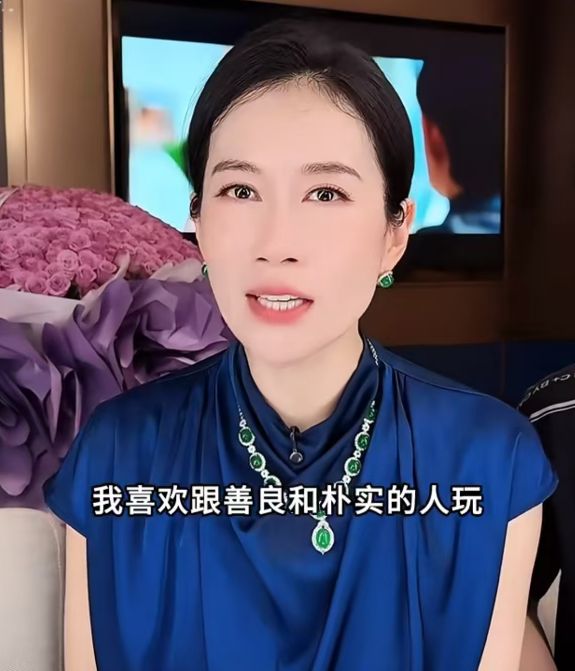 温峥嵘疑似内涵虞书欣，直言最讨厌装的人，喜欢赵露思和陈都灵