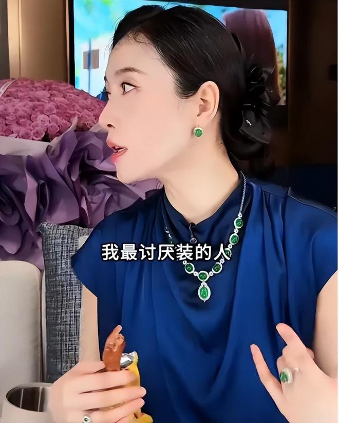 温峥嵘疑似内涵虞书欣，直言最讨厌装的人，喜欢赵露思和陈都灵