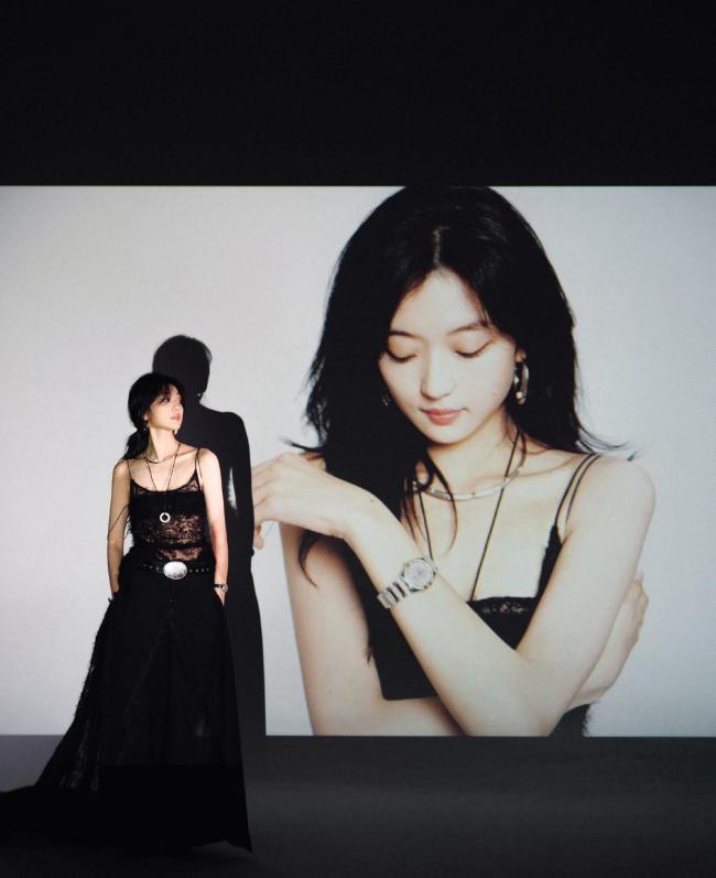 早春晴朗井柏然孙千车内拥吻 CP化学反应引热议